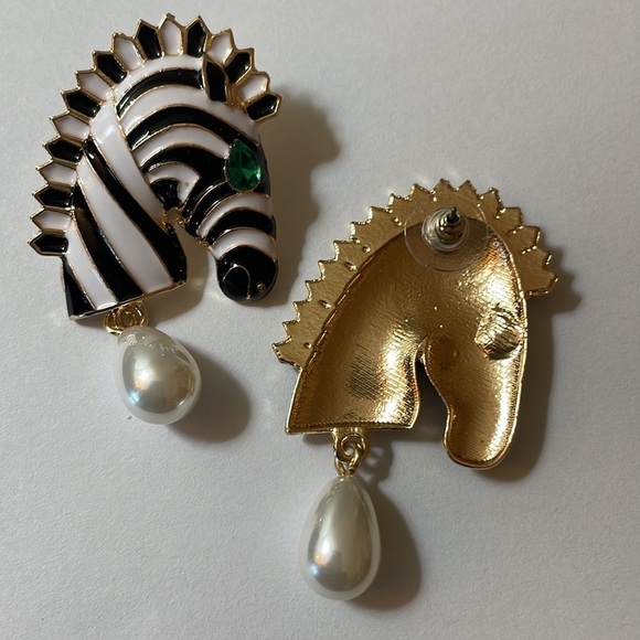 Zara Enamel Pearl Zebra Earrings - Picture 17 of 17